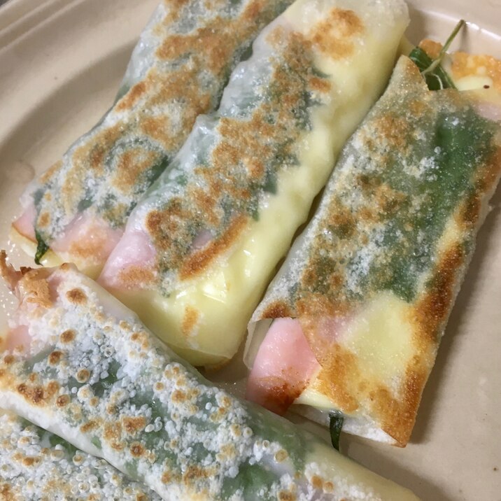 ハム、チーズロール、大葉入り、餃子の皮を使って。